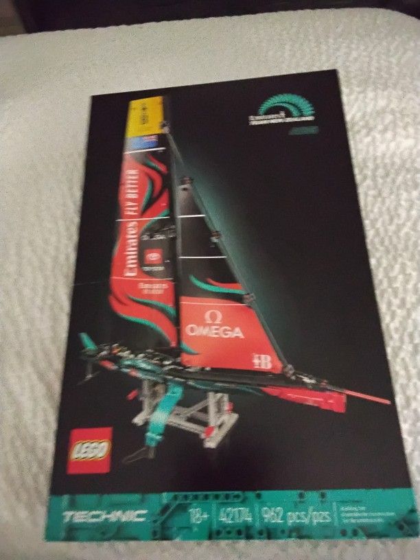 LEGO Technic: Emirates Team New Zealand AC75 42174