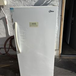 Midea Standing Garage Freezer 