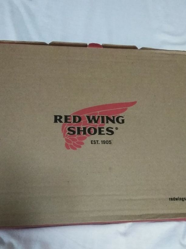Red Wing Boots Mens 11, New $120, Model2400 Brnr XP