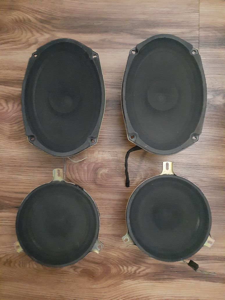 Set of 4 automotive speakers.  Boston Acoustics. P05059063AB and P0508167