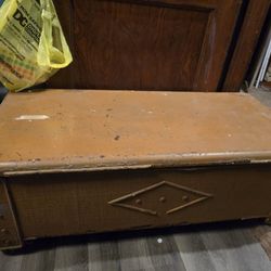 Wood Chest On Wheels 