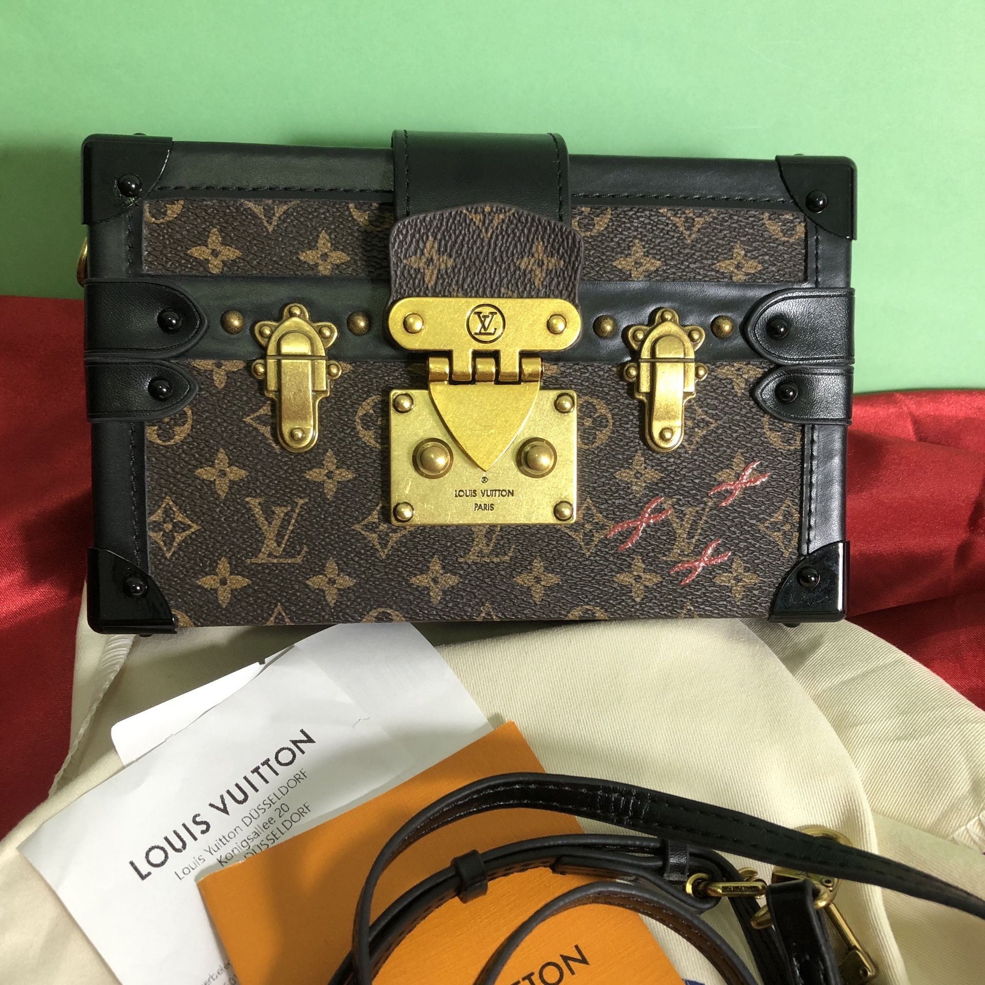 Louis crossbody chain woc floral envelope shoulder bag purchase transfer for Sale in Houston, TX - OfferUp
