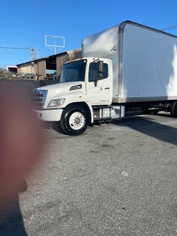 2017 Hino 268 26ft box truck