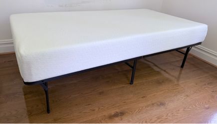 Zinus Queen Memory Foam Mattress - 8”