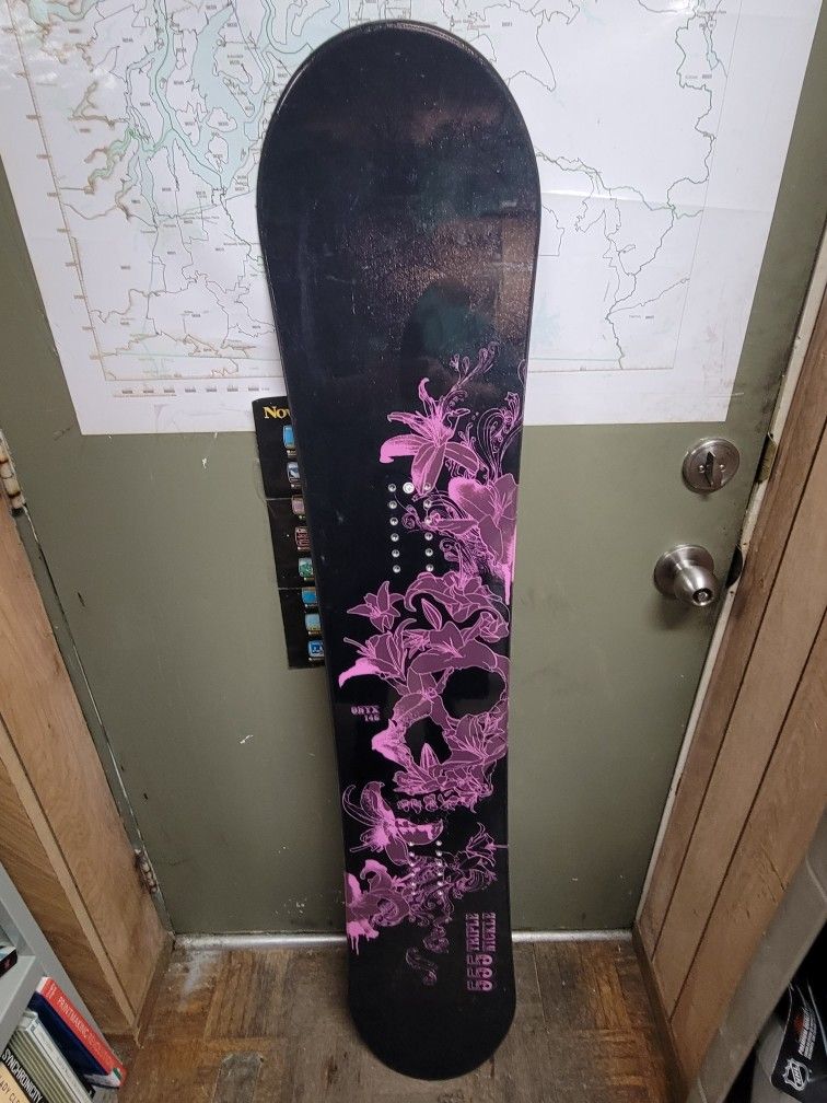 Onyx 148 Triple Nickle Snowboard. New