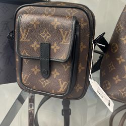 Louis Vuitton Cross Body 