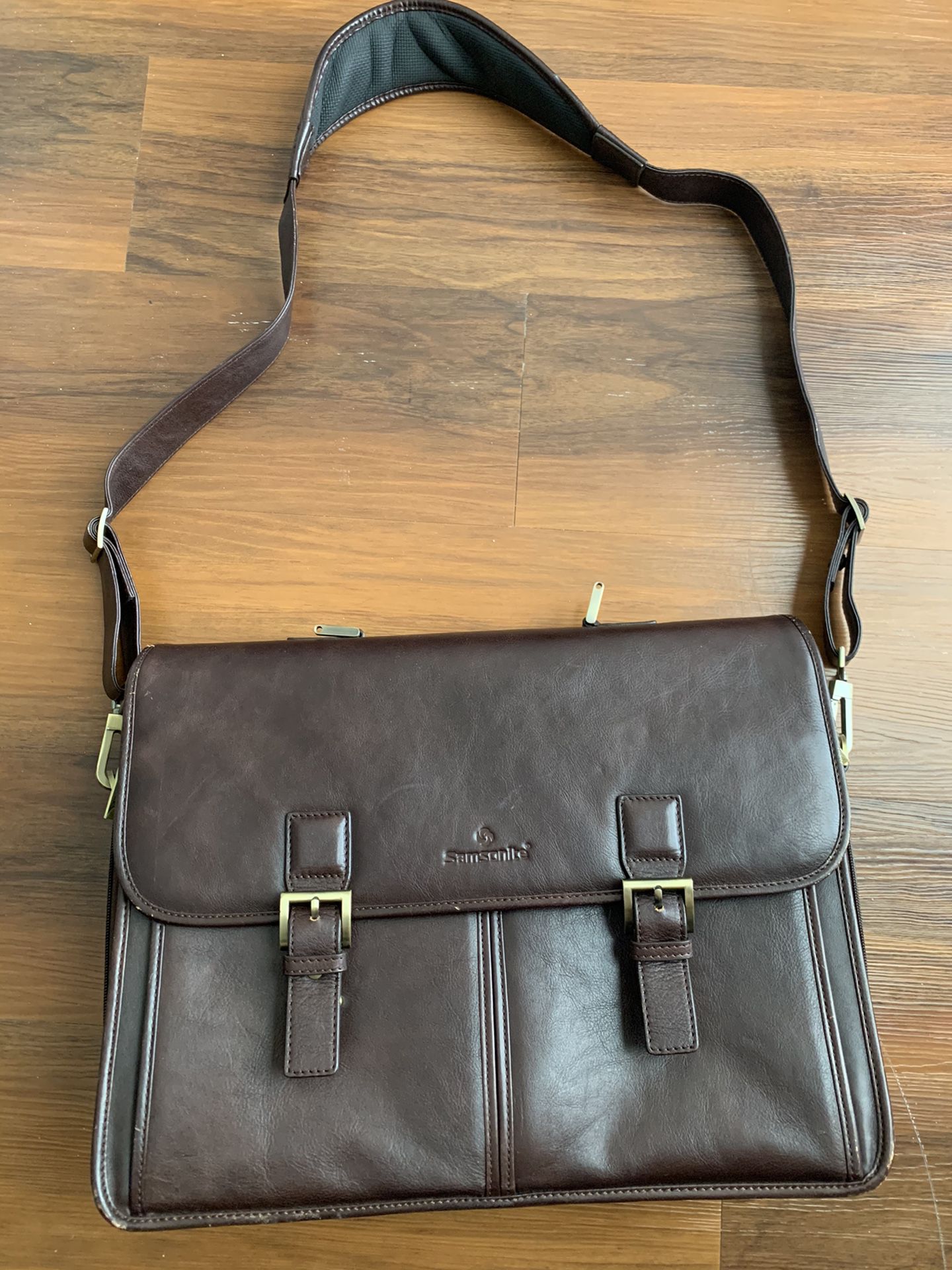 17" Samsonite Leather Laptop Briefcase Messenger Bag