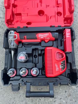 Milwaukee M12 FUEL ProPEX Pex Expander Tool Kit w/ 3x 1/2 in. - 1 in. RAPID SEAL ProPEX Expansion Heads Batteries & Charger Kit  $499