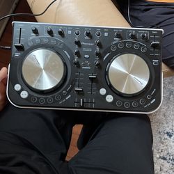 Pioneer DDJ Series DDJ-WeGO WHT Digital DJ Controller, White