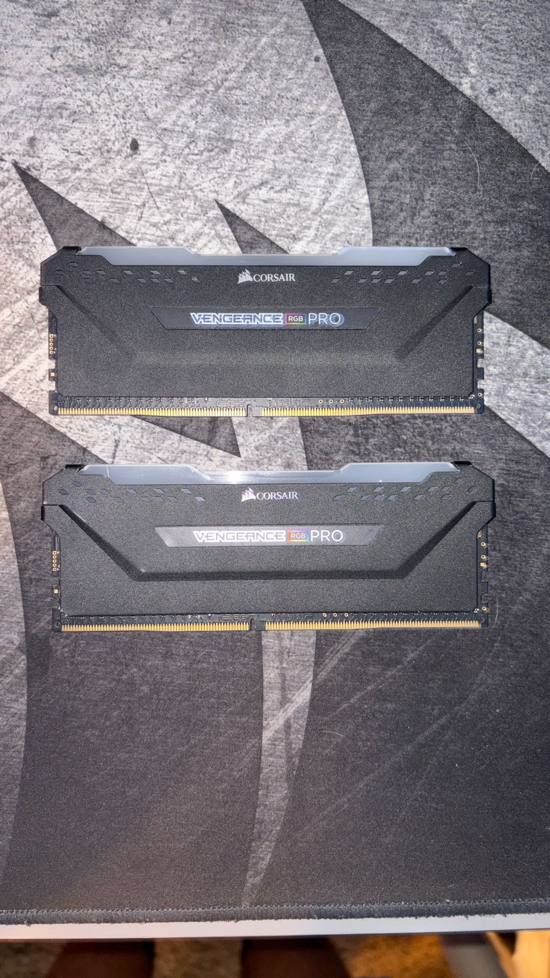 2x8GB DDR4 RAM Corsair Vengeance RGB Pro