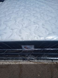 Brand new king size pillowtop mattress and box spring free delivery depends on location