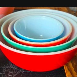 VINTAGE PRIMARY COLORS PYREX MIXING BOWL SET