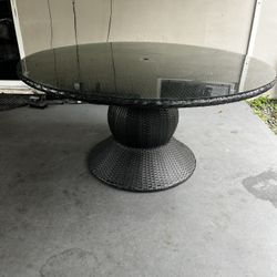 Outdoor Round Table 
