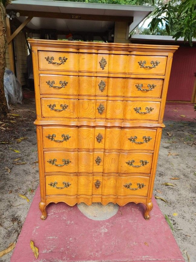 Vintage Queen Ann Dresser ( Walnut )