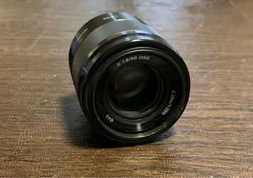 Sony E 50mm f/1.8 OSS Lens - Black (E-Mount / APS-C)