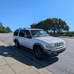 2000 Ford Explorer
