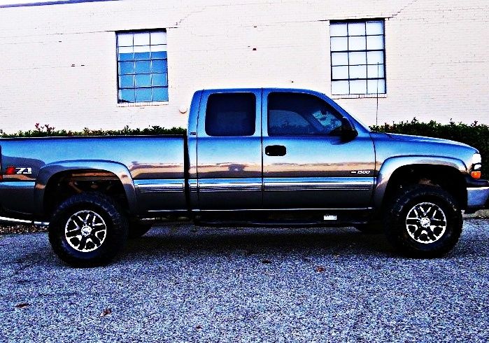 ֆ12OO 4WD Chevrolet Silverado Clean