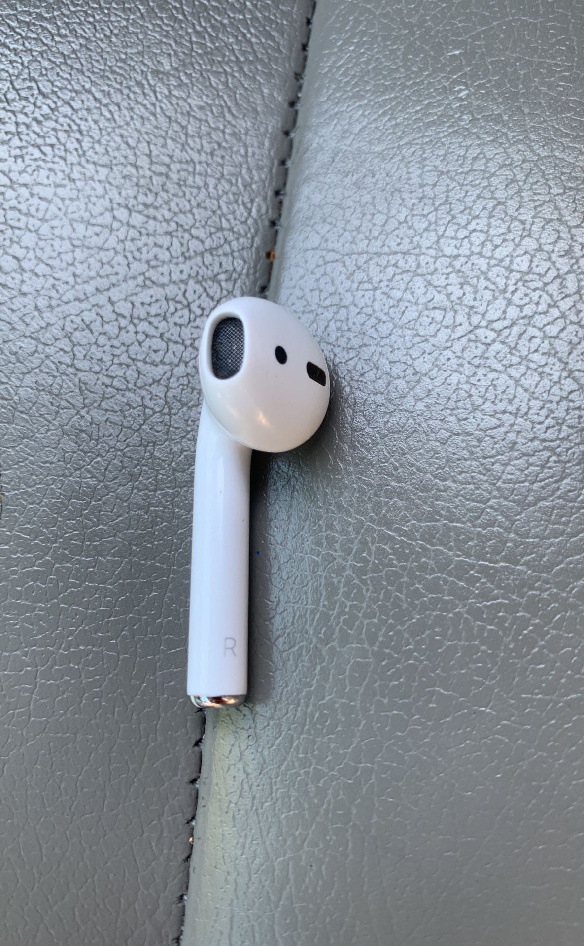Used 1 Gen original Apple AirPod right side earbud.