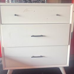 White 3 Drawer Dresser – Modern Style