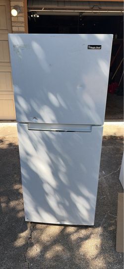 Magic Chef White Top-Freezer Refrigerator