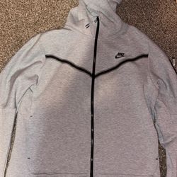 Grey Nike tech fleece