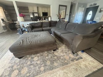 LARGE SECTIONAL COUCH W/ OTTOMAN