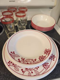 Berries and Leaves dish set (Corelle)by Corning Corelle