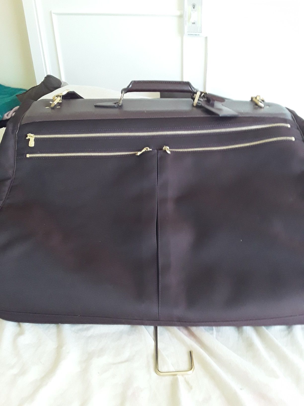 Flash Sale/Louis Vuitton Taiga Garment Bag