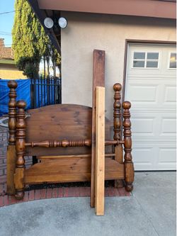 Queen Bed All Maple Wood