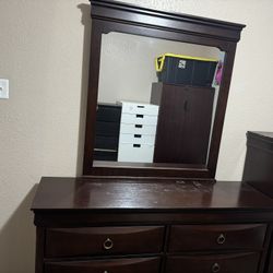 6-Drawer Dresser with Large Mirror