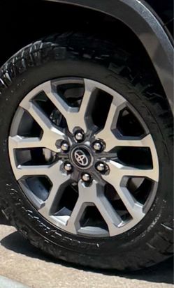 1794 Toyota Tundra Rim x 4 (price reduced)