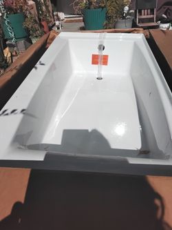 KOHLER
Soaking Bathtub