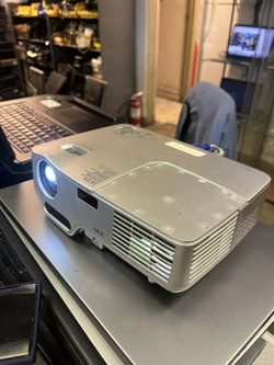 NEC NP40 DLP Lightweight Portable Projector