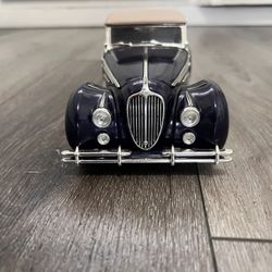 Diecast 1/18 Scale Signature Models 1947 Delahaye 