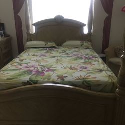 Queen bed with dresser and 1 night stand$500