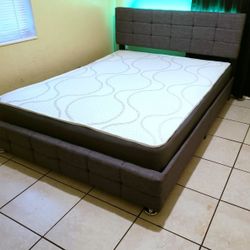 NEW QUEEN-SIZE MATTRESS AND BOX SPRING 🆕️