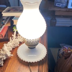 vintage-milk-glass-hobnail Lamp 