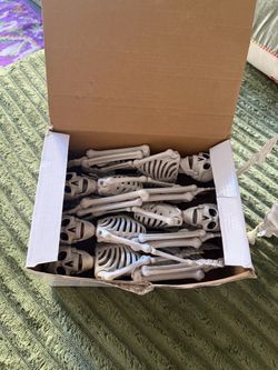 Mini Plastic Skeleton Figures Set