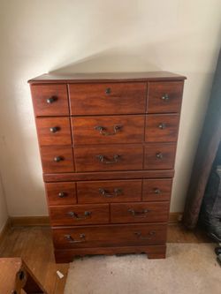 Tall dresser great condition