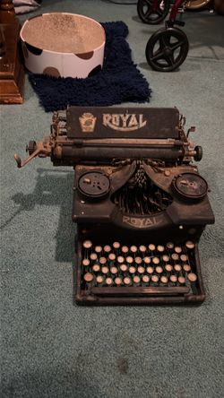 Old Royal type writer