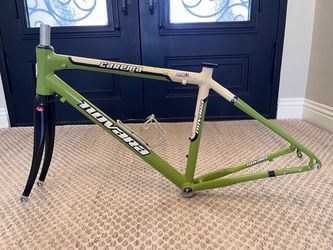 Novara Crema Pro women’s Road Bike frame and fork