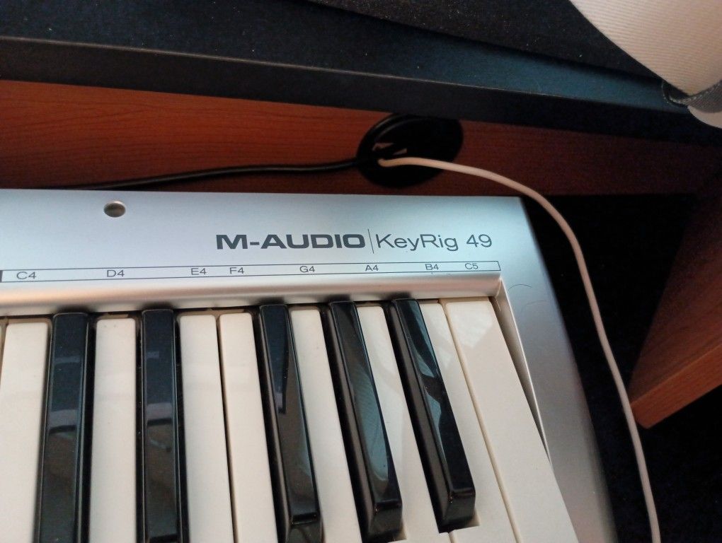 Keyboard Midi 49