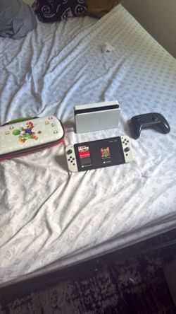 Nintendo switch Oled comes with pro controller and case in new condition