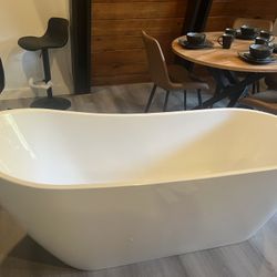 Brand New Freestanding Bathtub - Need IT GONE!