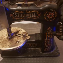 Vintage Sewing Machine*RARE/COLLECTIBLE/VINTAGE/
