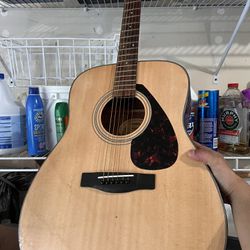 Yamaha F35 Acoustic guitar