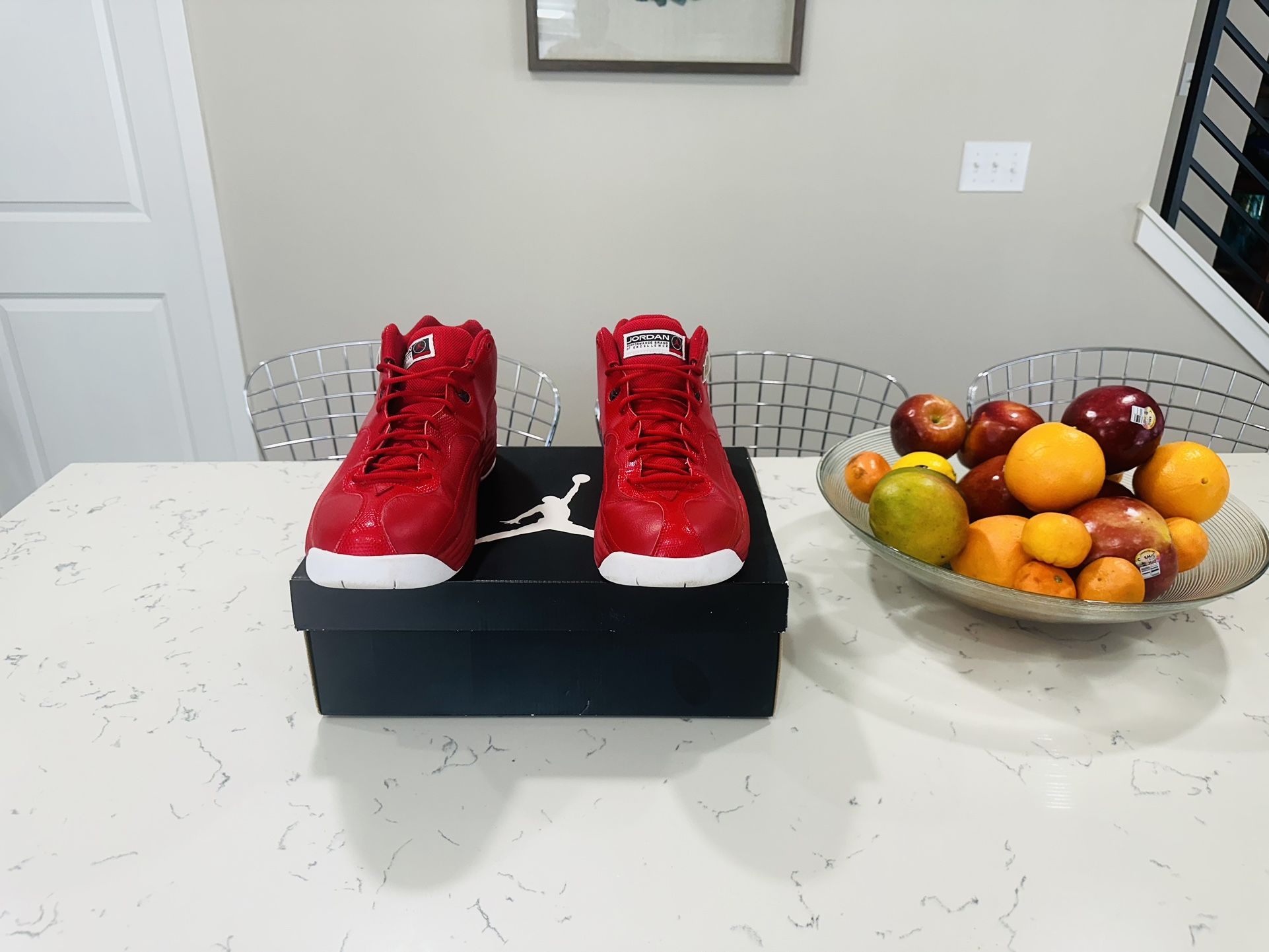 Like New Authentic  Nike Air Jordan Jumpman Team 1 Basketball Shoes Size 11 US