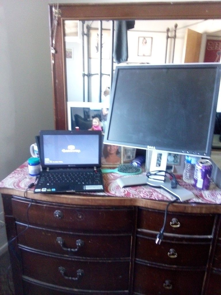 Gateway Laptop And A Dell Montior