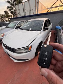 Car keys/llaves de autos/key fobs