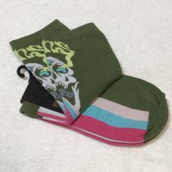 VANS “OFF THE WALL” Women’s/girl’s CREW SOCK, US Size: 6.5-10